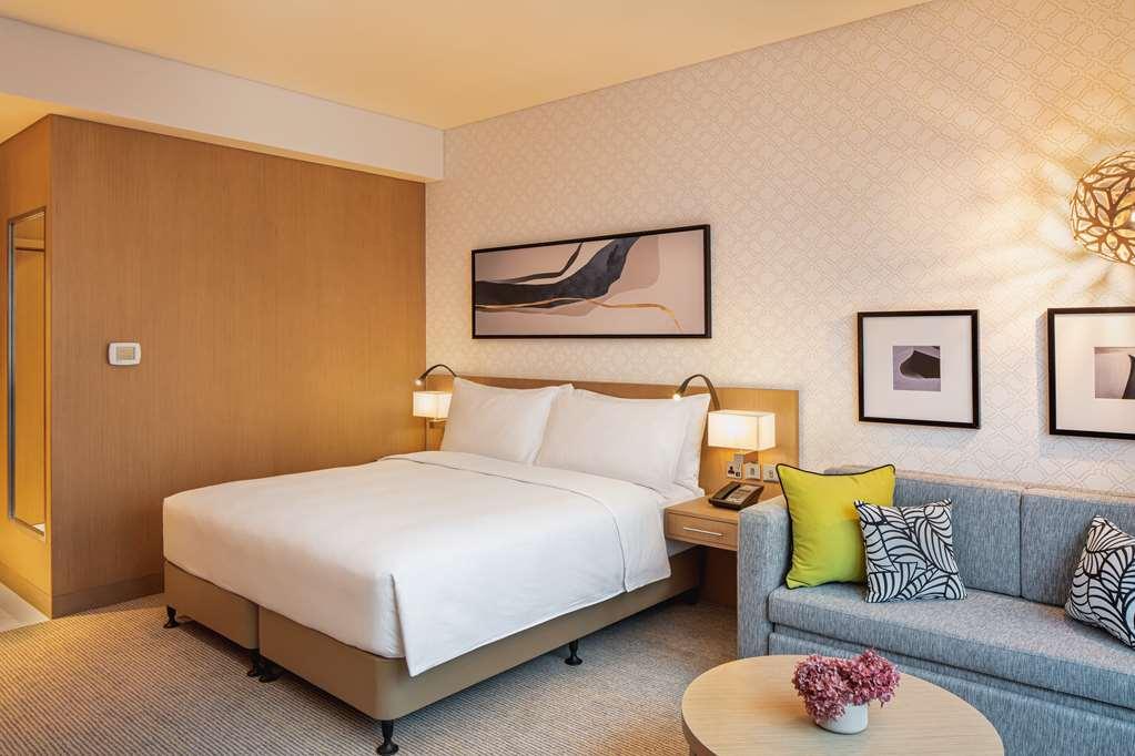 Doubletree By Hilton Fujairah City Quarto foto A room at the hotel